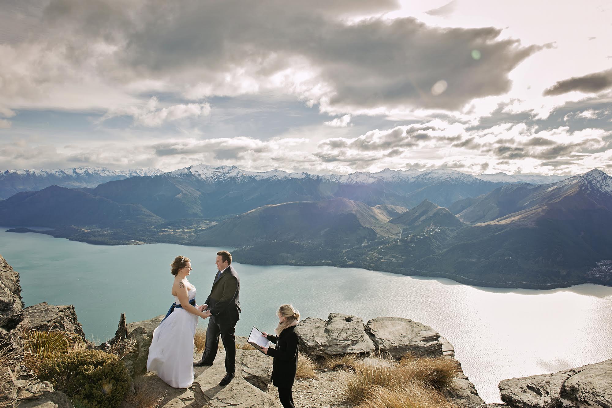 Queenstown wedding celebrant helicopter wedding ceremony 3.jpg